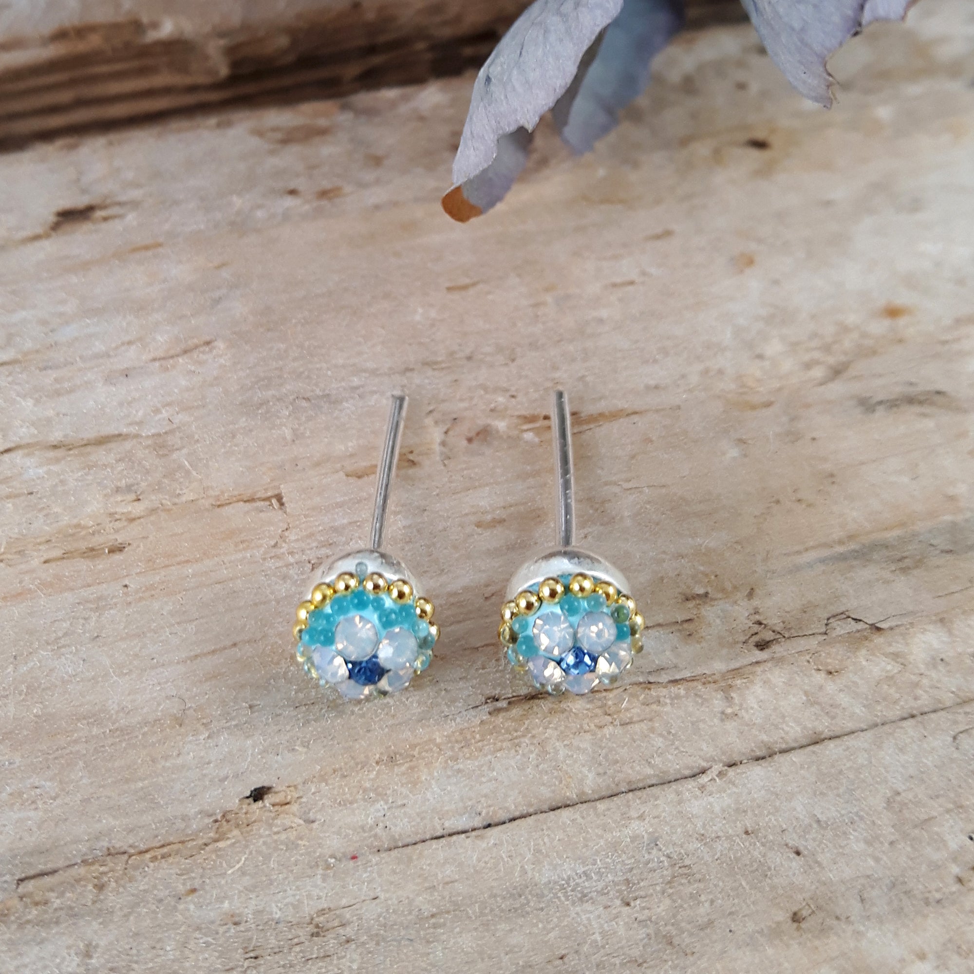 small sterling silver daisy stud earrings turquoise floral design